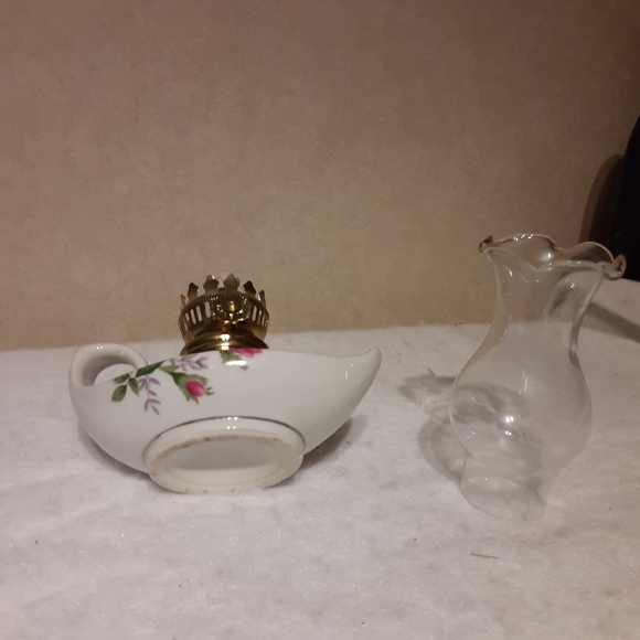 Small Porcelain Oil Lamp - Picture 4 of 5